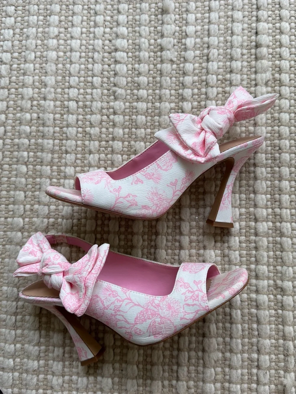 Gianni Bini Pink Toile Bow Heels - Picture 3 of 6